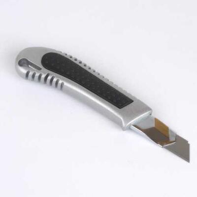 nožík olamovací 18 mm hliníkový